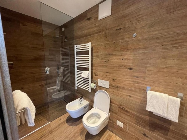 Riva Lake Lodge image 106